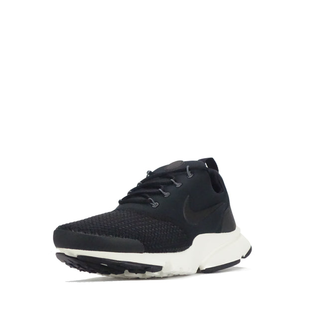 Nike Presto Fly SE Junior Trainers,